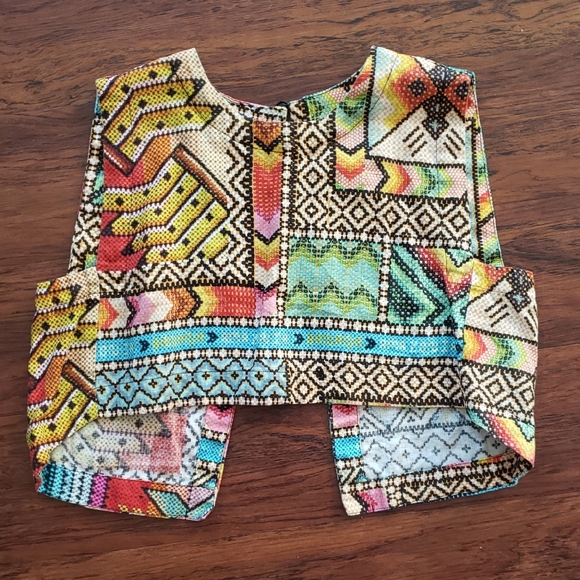 Farm Rio Colorful Geometric Patterned Linen Crop Top Size Small Boho Trendy - Picture 2 of 8